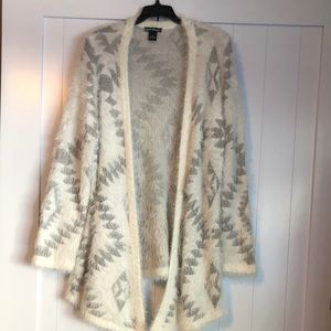 Fuzzy white and silver printed cardigan ❄️
